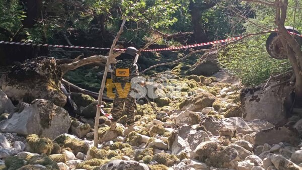 Πυροτεχνουργοί της 695 ΑΒΠ/ΔΕΒ εξουδετέρωσαν χειροβομβίδα  στην Αμφίκλεια. (φωτο)