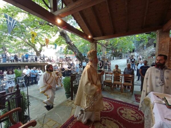 Πανηγύρισε το ξωκλήσι της Αγ. Κυριακής στα Καμπιά χοροστατούντος του Μητροπολίτη Χαλκίδας κ. Χρυσόστομου (Video)
