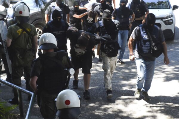 Διώξη για ανθρωποκτονία από ενδεχόμενο δόλο στους τρεις συλληφθέντες για το τρομοκρατικό χτύπημα με θύμα τη Βάγια Νέστορα