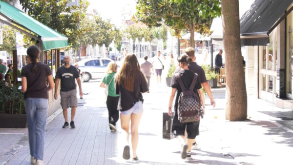 Σε ρυθμούς θερινών εκπτώσεων κινείται η αγορά της Λαμίας (video)
