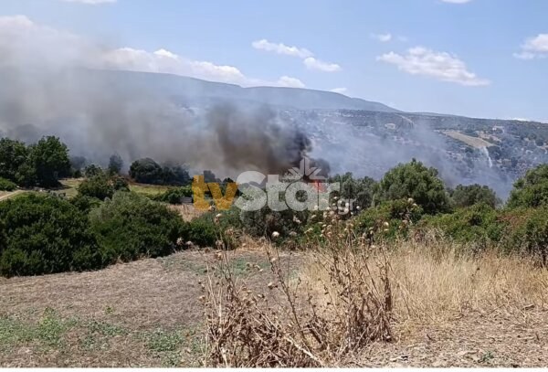 Φωτιά στο χωριό Λάτα στον δήμο Αλιβερίου