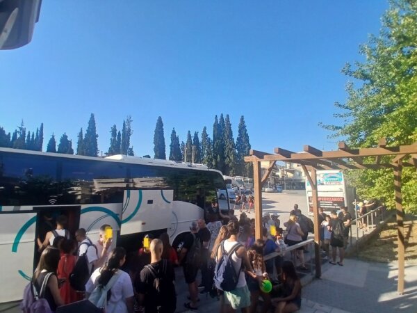 Μεγάλη η συμμετοχή των δημοτών στα θερινά μπάνια του Δήμου Θηβαίων