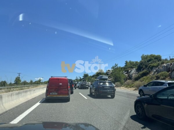 Ταλαιπωρία στην Εθνική Οδό Αθηνών – Λαμίας: Βήμα σημειωτόν η κίνηση λόγω του τροχαίου στο Μαρτίνο (video)