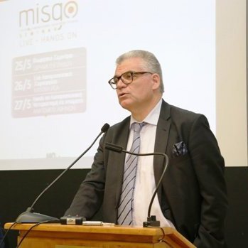 Βαρύ πένθος για την Βουλευτή Ευρυτανίας Τζίνα Οικονόμου. Έφυγε ο σύζυγός της, διακεκριμένος επιστήμονας Αλέξανδρος Ροδολάκης