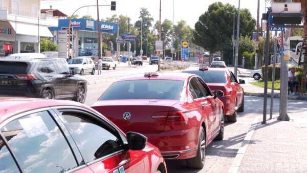 Λαμία: Μειωμένη κίνηση στα ταξί λίγο πριν τον Δεκαπενταύγουστο (video)