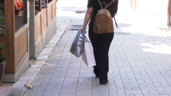 Λαμία: Συγκρατημένες αγορές στις θερινές εκπτώσεις – Δεν ικανοποίησε η κίνηση τους εμπόρους (video)