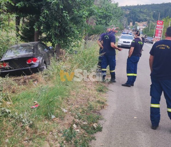 Μακρακώμη: ΙΧ βγήκε εκτός οδοστρώματος και σταμάτησε σε δένδρα. (φωτο)
