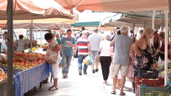 Ακρίβεια: Μετρημένα τα ψώνια των πολιτών- Στη λαϊκή αναζητούν πιο προσιτές τιμές (video)