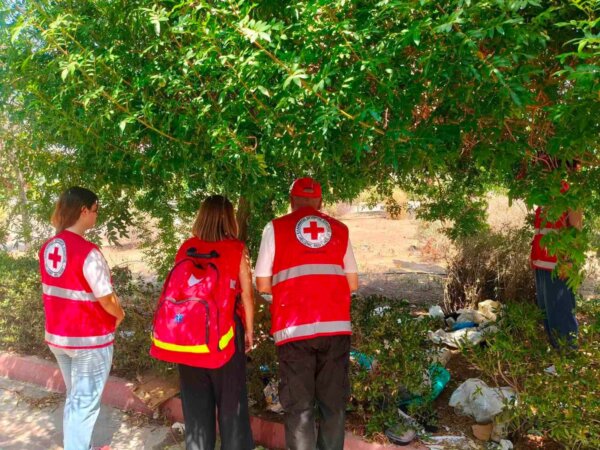 Ο Ελληνικός Ερυθρός Σταυρός υλοποίησε δράση υποστήριξης αστέγων στο κέντρο της Αθήνας και του Πειραιά
