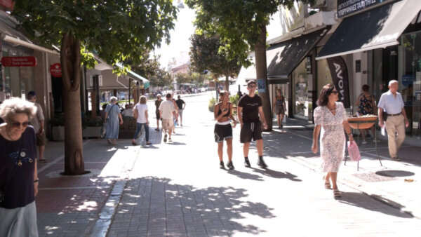 Απογοήτευση στη Λαμία για τα μέτρα της κυβέρνησης- Πολίτες: «Δεν φτάνουν» (video)