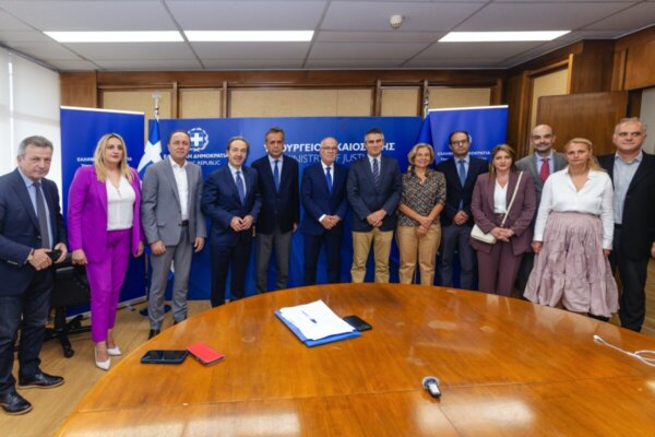 Άμφισσα: Υπεγράφη η σύμβαση για την αποκατάσταση και ενεργειακή αναβάθμιση των Δικαστηρίων με προϋπολογισμό 2,24 εκατ. ευρώ