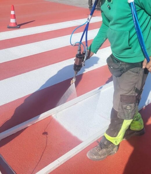 Λαμία: Εργασίες διαγράμμισης διαβάσεων πεζών στην πλατεία Πάρκου – Τμηματική διακοπή κυκλοφορίας