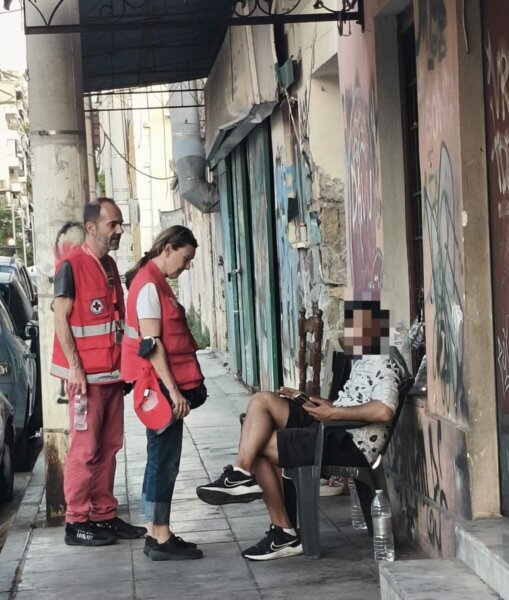 Ελληνικός Ερυθρός Σταυρός: Δράση ενεργητικής προσέγγισης αστέγων στον Πειραιά