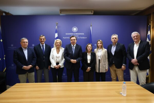 Συνάντηση του Μ. Σχοινά με τις επτά Αποκεντρωμένες Διοικήσεις: Στο επίκεντρο η αποτελεσματικότερη άσκηση των κρατικών αρμοδιοτήτων στον πρωτογενή τομέα