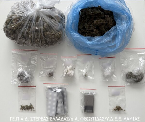 Σύλληψη για ναρκωτικά και όπλα. Κατασχέθηκαν πλήθος αντικειμένων. (φωτο)