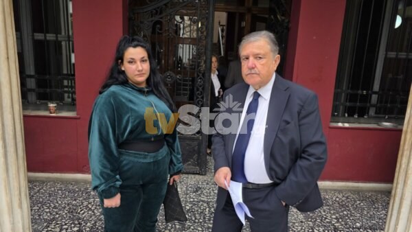 Κατέθεσε μήνυση η μητέρα που δέχθηκε επίθεση από αδέσποτα στη Λαμία. ¨Δεν έχω ξεπεράσει το σοκ¨. (video)