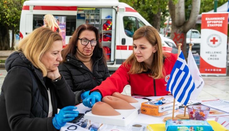 O Ελληνικός Ερυθρός Σταυρός υλοποιεί δράσεις ενημέρωσης και πρόληψης για τον καρκίνο του μαστού σε Πειραιά, Νέα Μάκρη, Καλλιθέα και Σύνταγμα