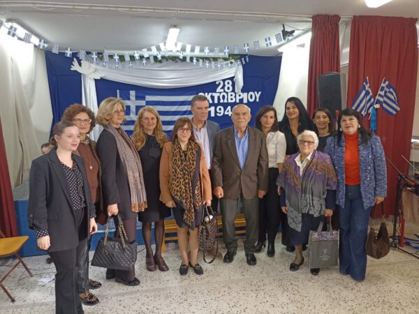 Μήνυμα Δημάρχου Λοκρών και κατάθεση στεφάνων από τους μαθητές των σχολείων της Αταλάντης για τον εορτασμό της Εθνικής Επετείου της 28ης Οκτωβρίου 1940