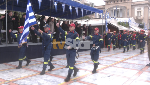 Παρέλαση με βροχή στη Λαμία. Τίμησαν την επέτειο στρατός, αστυνομία και Π.Υ. (φωτο video)