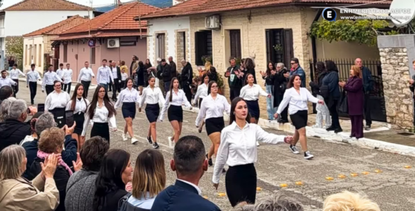 Φωκίδα: Οι μαθητές παρέλασαν με περηφάνια στην Άμφισσα και το Ευπάλιο