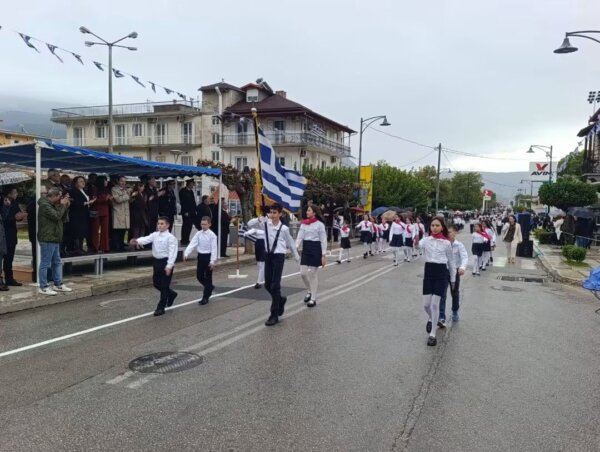 Με ιστορική μνήμη, συγκίνηση και ισχυρό μήνυμα ενότητας ολοκληρώθηκαν οι τριήμερες εκδηλώσεις για την  28η  Οκτωβρίου 1940, στην Άμφισσα