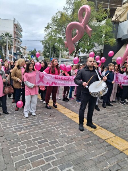 Ο «ροζ περίπατος» γέμισε την Θήβα μηνύματα ευαισθητοποίησης για την πρόληψη  του καρκίνου του μαστού