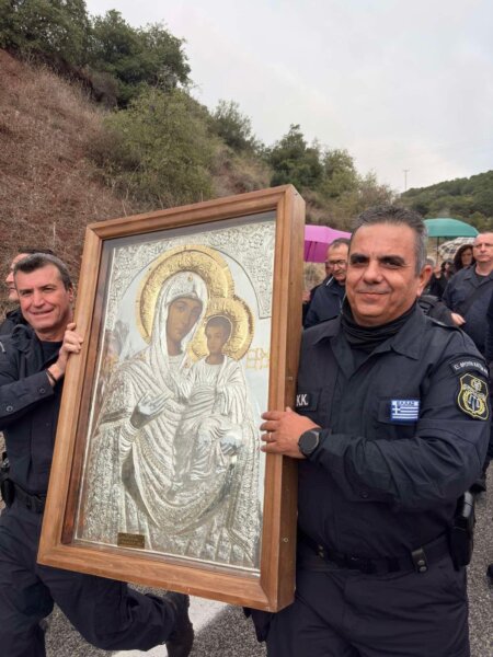 Πραγματοποιήθηκε για δεύτερη χρονιά η λιτανεία της Ιεράς Εικόνας Παναγίας Αντινίτσης (video)